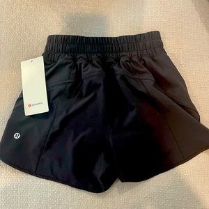 Lululemon Track That MR Short 5” Lined size 4 BRAND NEW never worn with tags